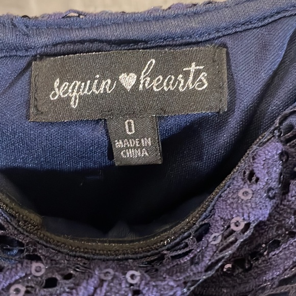 Long-Sleeve Lace/Floral-Printed Two-Piece Dress. - Picture 3 of 5